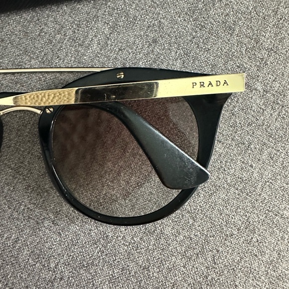 Authentic Prada sunglasses in good condition - Picture 8 of 8